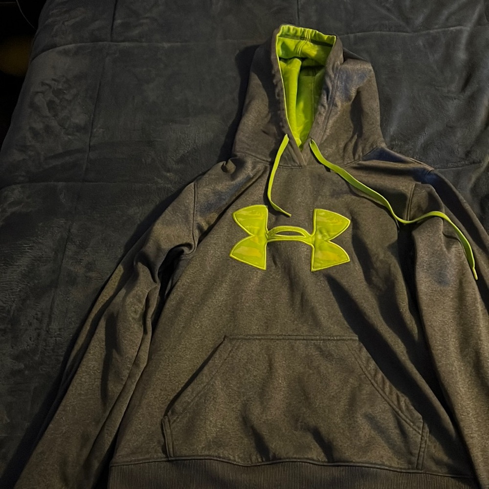 ✨2/$10✨ Underarmour sweatshirt